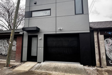 Small exterior home photo in Toronto