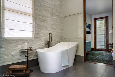 Inspiration for a contemporary bathroom remodel in Nashville