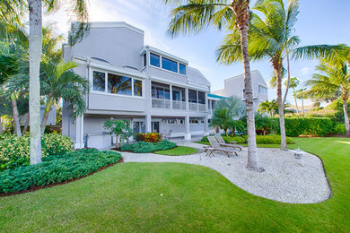 Tropical exterior home idea in Miami