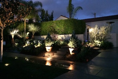 ロサンゼルスにあるおしゃれな庭 (庭への小道) の写真
