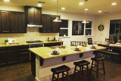 Kitchen - modern kitchen idea in Sacramento