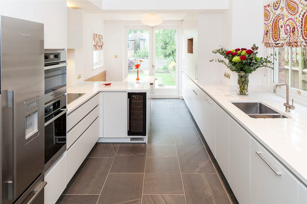 Contemporary Kitchen by Yabsley Stevens Architects Ltd.