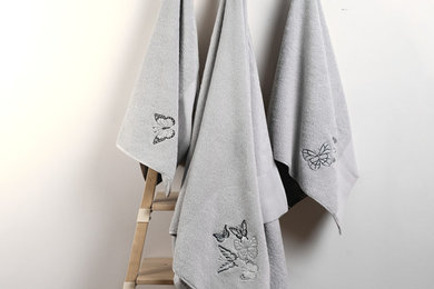Махровое полотенце с вышивкой "Бабочки"