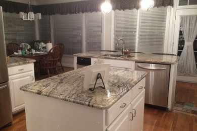 Kitchen - modern kitchen idea in Atlanta