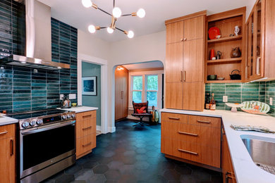 Kitchen - kitchen idea in Portland