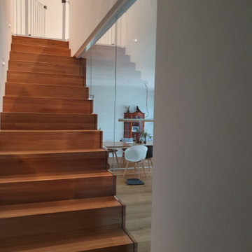 Treppenunterschrank