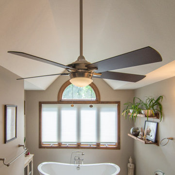 Traditional Style Master Bathroom with Stand Alone Soaking Tub