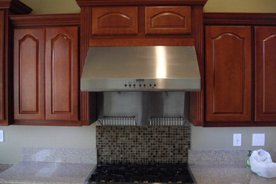 Kitchen - traditional kitchen idea in San Diego