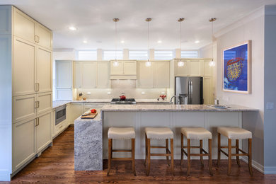 Inspiration for a mid-sized contemporary kitchen remodel in Chicago