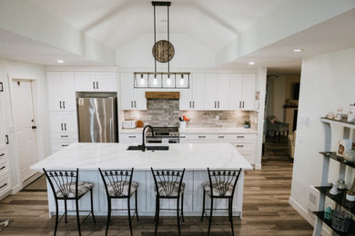 Kitchen - kitchen idea in Vancouver