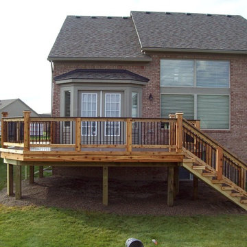 TREX TRANSCENDS VINTAGE LANTERN COLOR with cedar railing system