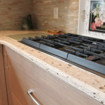 "R" Kitchen