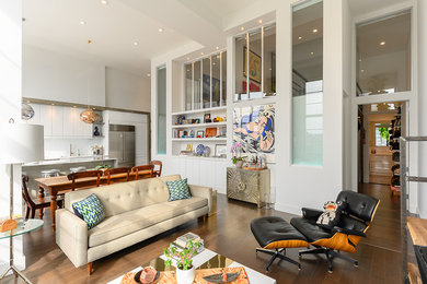Example of an urban living room design in New York