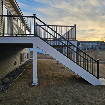 OAKDALE DECK SIDE OF STAIR