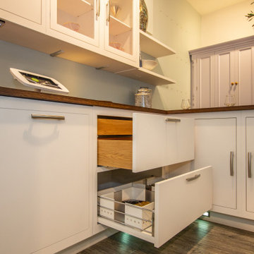 Ex Display Kitchen, Harvey Jones Linear, Breakfast Bar