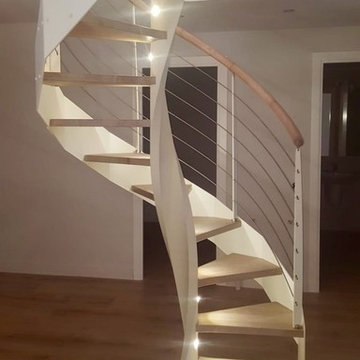 Escalera de caracol con eje helicoidal.