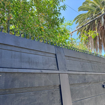 Venice Alley Privacy Wall — Ninja Deterrent™ GIZAGIZA Heart + Classic short Dual