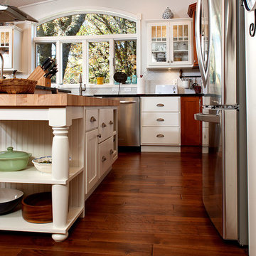 Door style: Summit | Species: Paint Grade | Finish: Soft Cream
