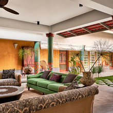 Hosur Houzz: A Grand Home With a Tropical-Style Courtyard