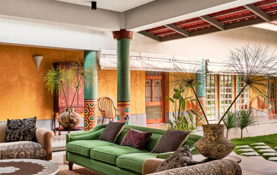 Hosur Houzz: A Grand Home With a Tropical-Style Courtyard