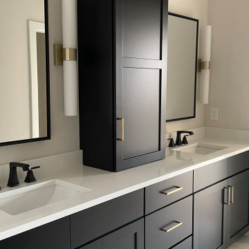 Black Paint and Light White Oak Kitchen Design