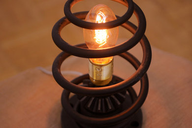 Лампа на основе деталей машин