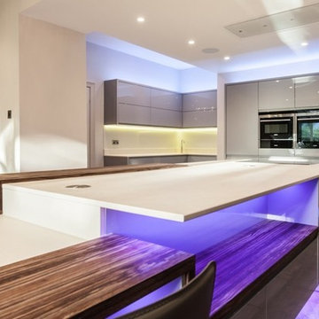 FLOATING OVER STONE - PROJECT WITH ATLANTIS KITCHENS