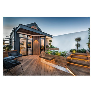 Image showcasing Houzz Tour: An Industrial Penthouse Apartment in a Converted Warehouse