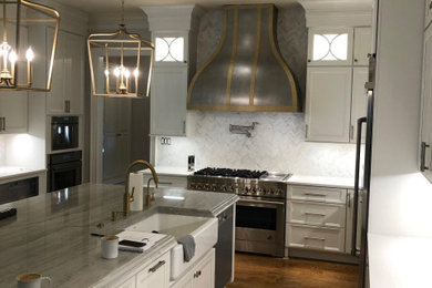 Example of a kitchen design in Charlotte