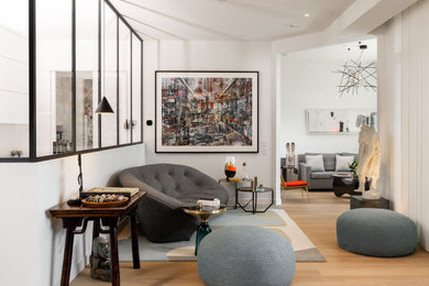Example of a trendy living room design in Toronto
