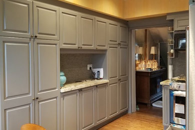 Inspiration for a modern kitchen remodel in Toronto