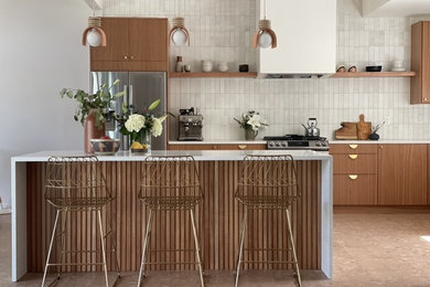 Example of a kitchen design in Los Angeles
