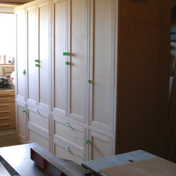 Custom-Built & Designed Storage Cabinets & Closet Solutions / Thornbury, ON