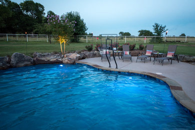 Inspiration for a tropical pool remodel in Dallas