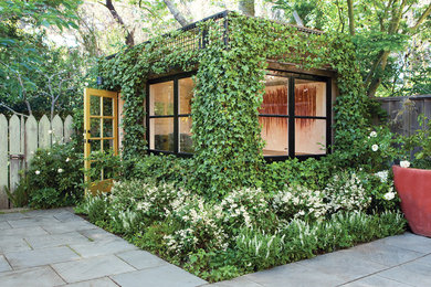 Inspiration for a traditional landscaping in San Francisco.
