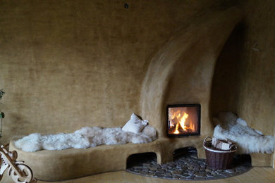 Foto de salón rural con estufa de leña