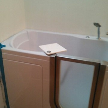 Ella Bubbles Walk-In Tub