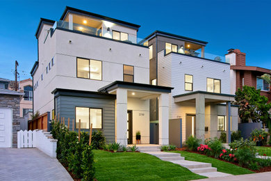 Mid-sized minimalist three-story stucco exterior home photo in San Diego