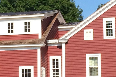 Inspiration for a cottage exterior home remodel in New York