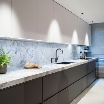 Cocina con encimera de piedra natural
