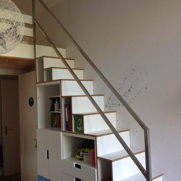 Umbau Kinderzimmer, Raumspartreppe