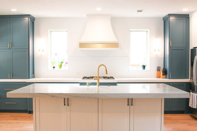 Kitchen - french country kitchen idea in Houston
