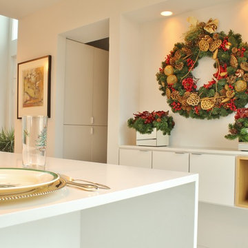 Decorating a Modern & Contemporary Home for the Holidays
