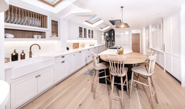 Modern Kitchen by Home Republic Ltd