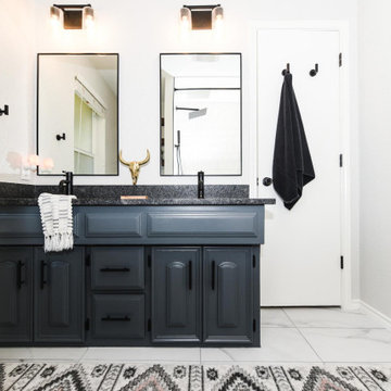 Black & White Vintage-Inspired Bathroom