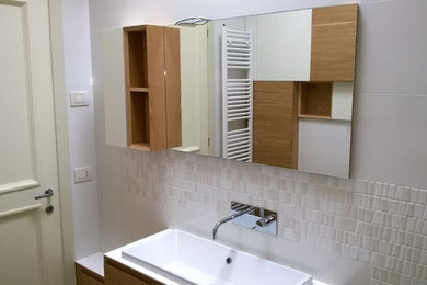 This is an example of a modern bathroom in Cagliari.