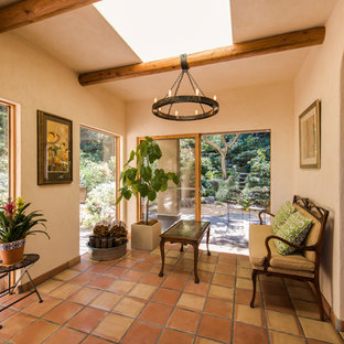 横浜の地中海スタイルのおしゃれな玄関の写真