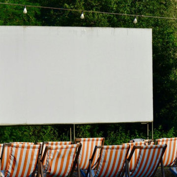 How to Set Up an Outdoor Movie Screen for the Perfect Backyard Cinema Experience
