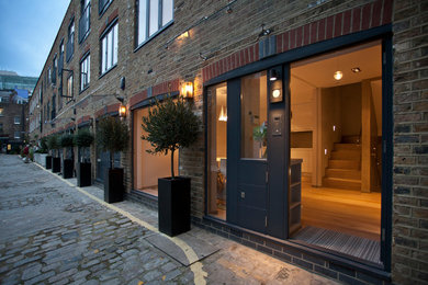 Example of a trendy entryway design in London