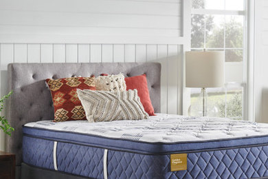Bedroom - contemporary master bedroom idea in Milwaukee